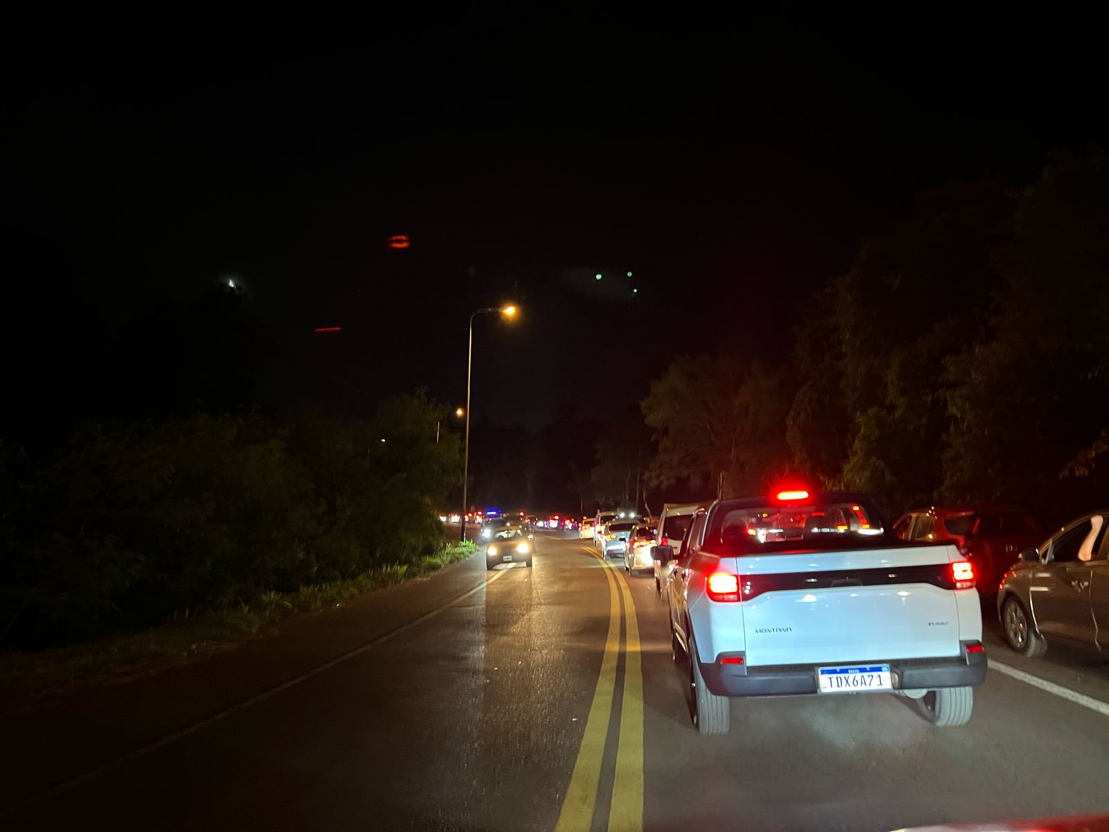 Filas de hasta 4 horas para salir del país por el puente Tancredo Neves