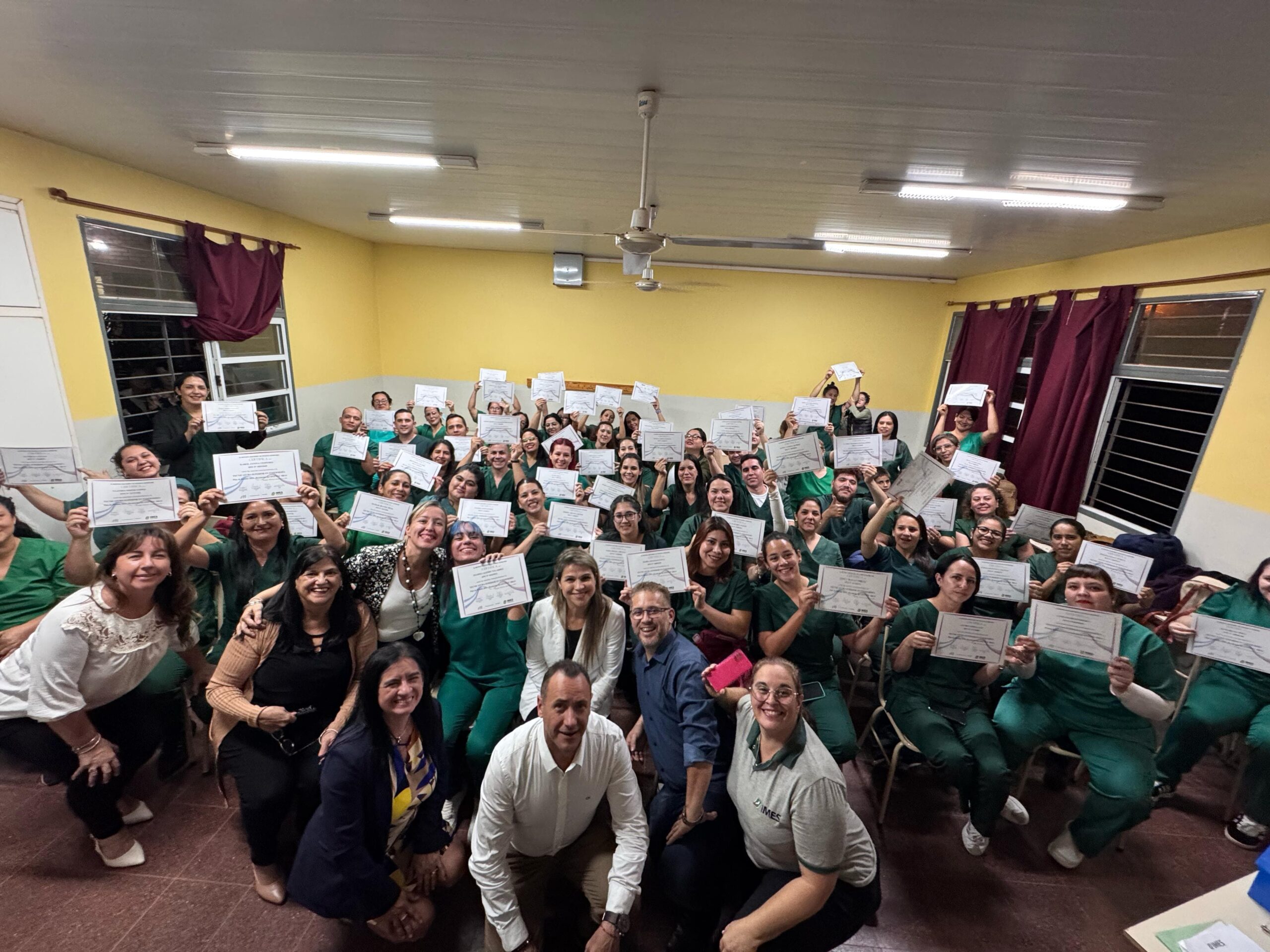 Iguazú: En un sencillo acto 65 técnicos en enfermería recibieron su titulo