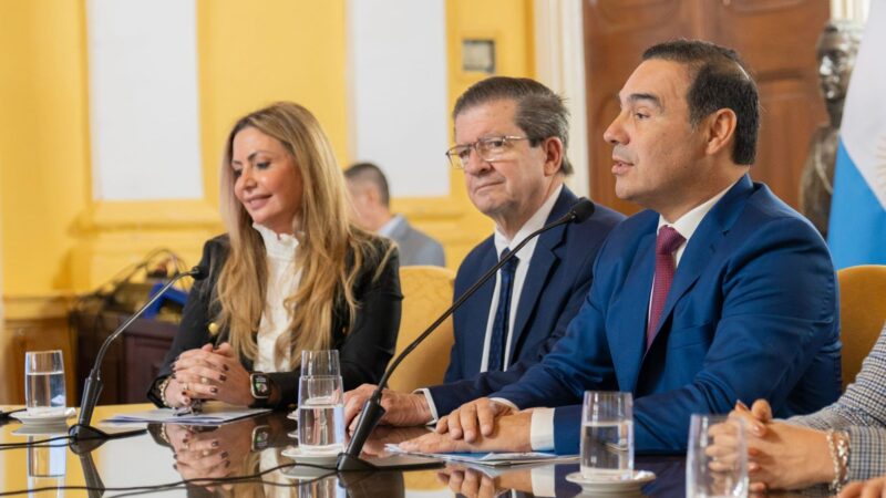 Valdés presentó la Fundación para el Desarrollo de Corrientes y líneas de crédito para emprendedores