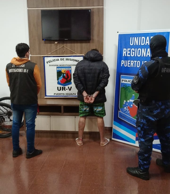 Exconvicto buscado por robos fue atrapado debajo de su cama en Iguazú