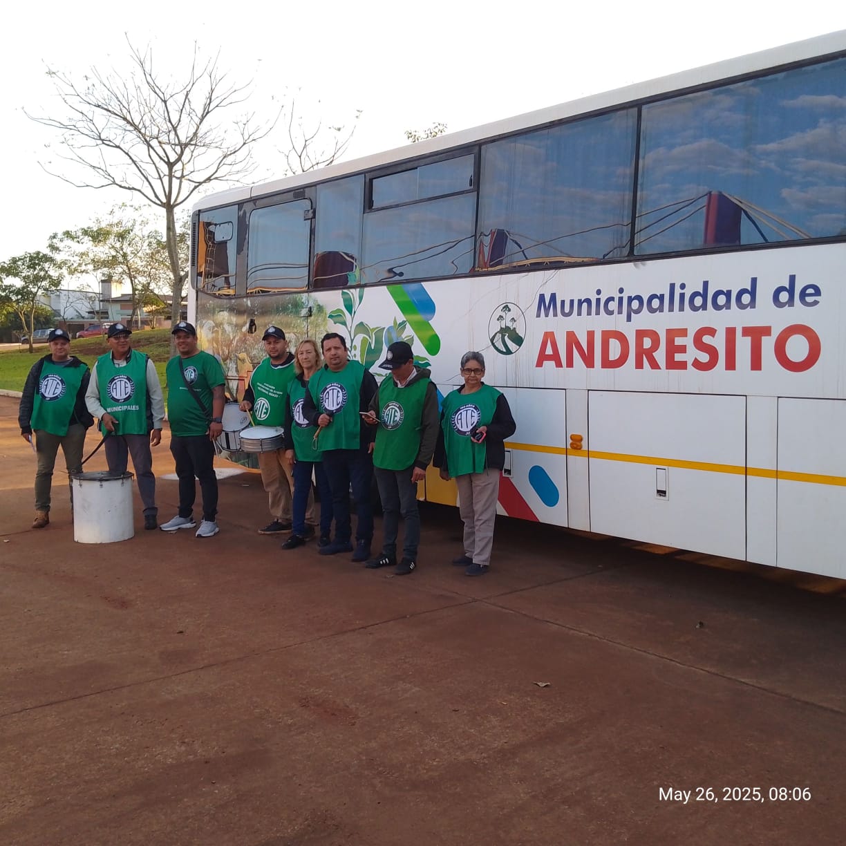 Andresito: El intendente se comprometió a pagar la escolaridad adeudada y entregara indumentaria al personal