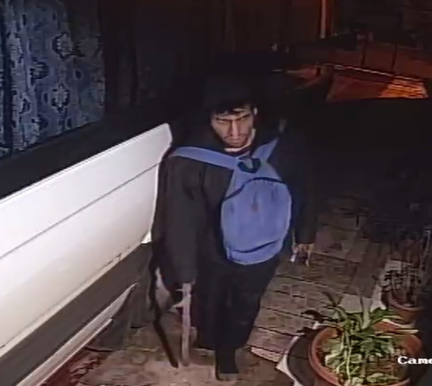 Entró a robar, se llevó lo que estaba a mano y el candado del portón
