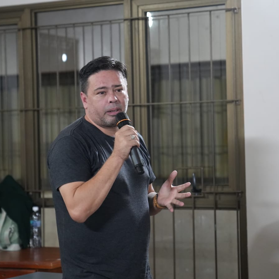 Rivero: “Promocionan el destino en todos lados, pero el turista llega y no hay luz ni agua”