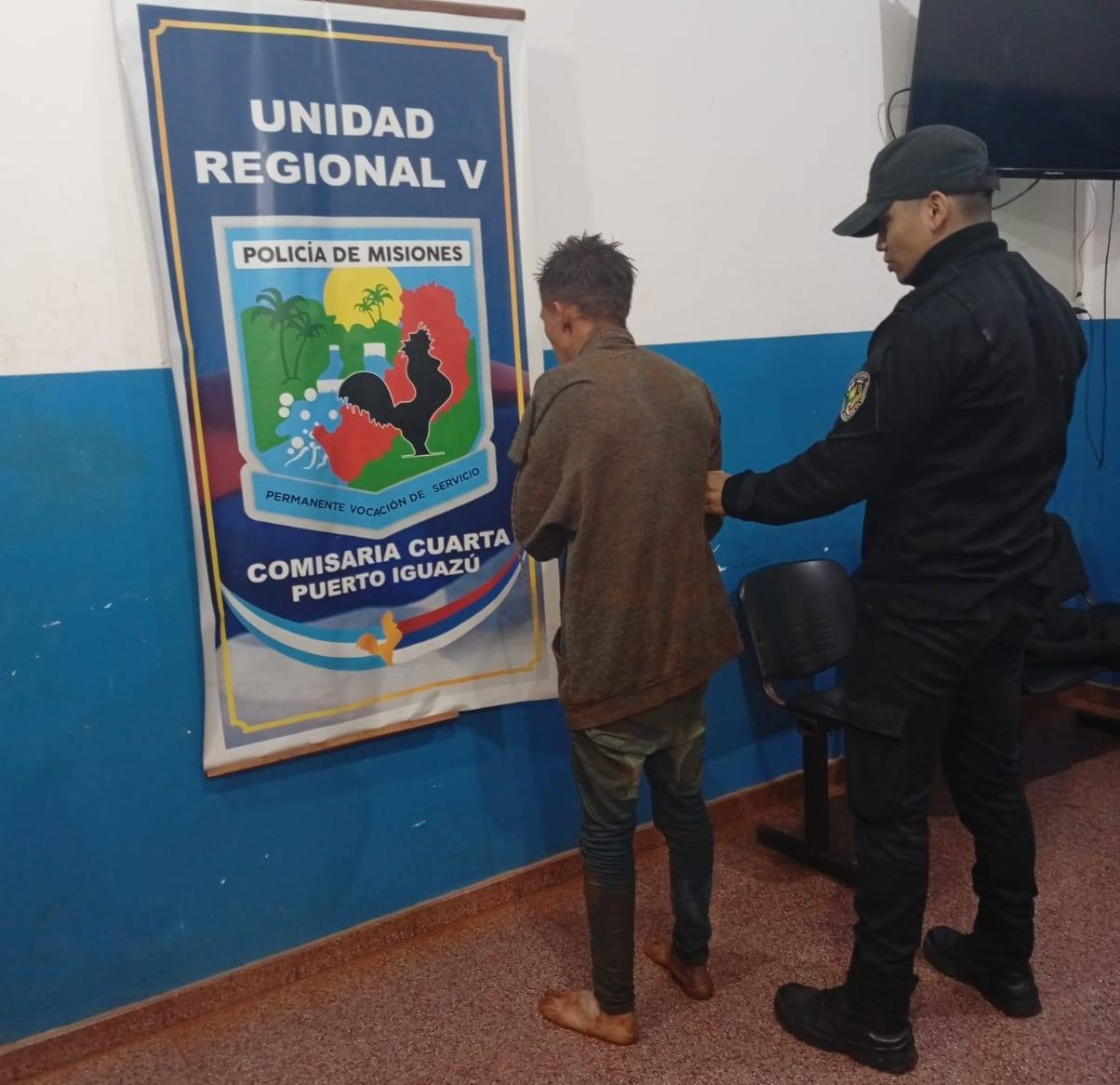 Iguazú: Hombre con antecedentes fue sorprendido dentro de un auto que intentaba robar