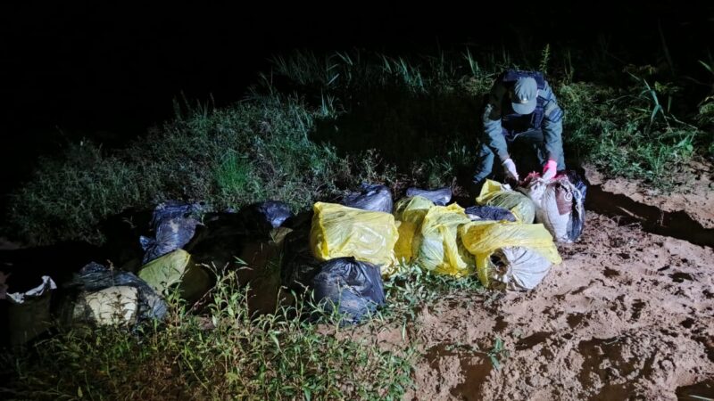 Puerto Esperanza: Gendarmería secuestró más de 900 kilos de marihuana.