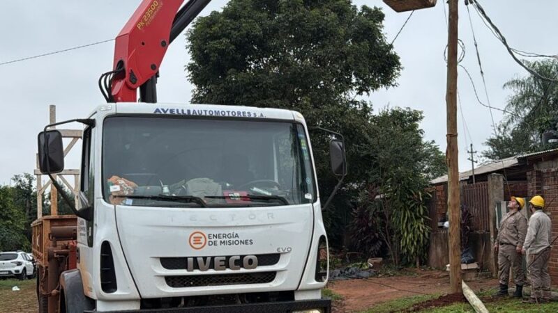 Iguazú: Tres cuadrillas de Energia de Misiones trabajan para recuperar el servicio en las 2000 hectáreas