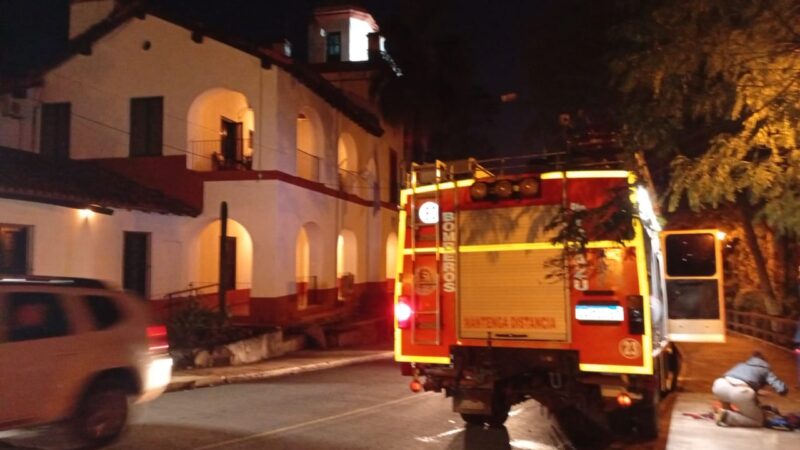 Iguazú: Bomberos rescataron a un hombre en situación de calle que cayó en un barranco