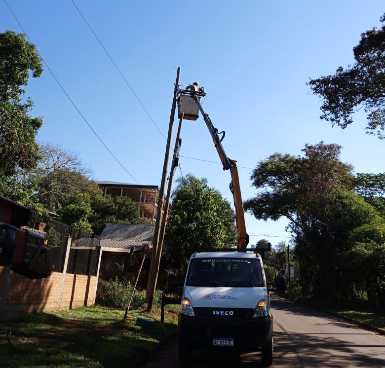 Puerto Iguazú: Energía de Misiones refuerza el servicio en Zona de Granjas