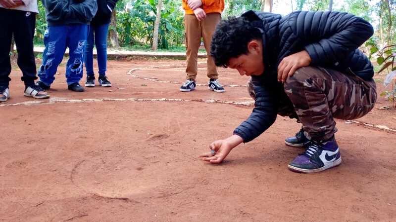 Diversión y Homenaje en el primer campeonato de Bolitas en el Hogar de día de Iguazú