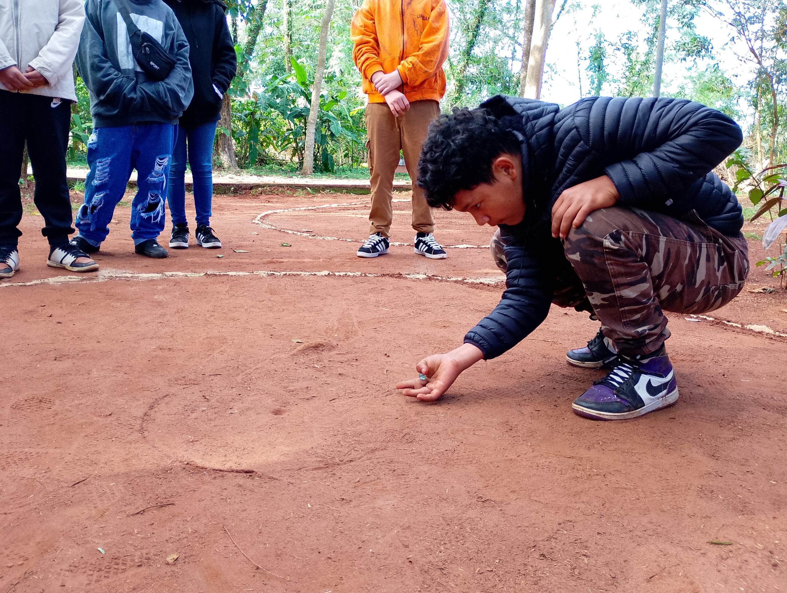Diversión y Homenaje en el primer campeonato de Bolitas en el Hogar de día de Iguazú