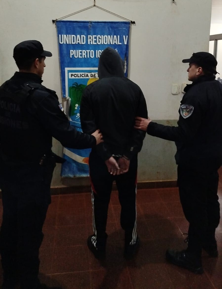 Una mujer se arrojó de un vehículo en movimiento tras ser agredida por su ex