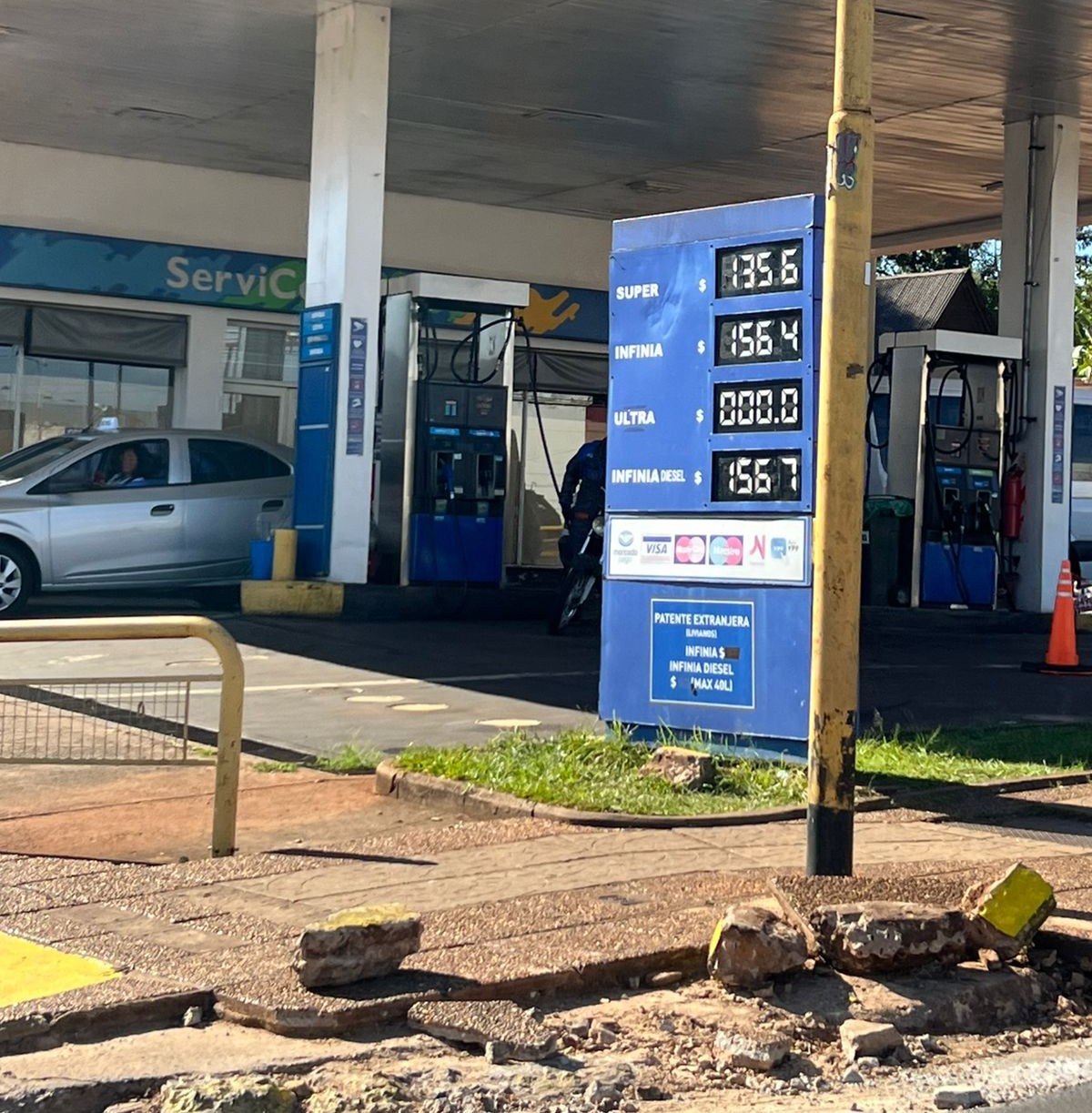 Otro domingo de aumentos: YPF aplicó un incremento del 2.5 %