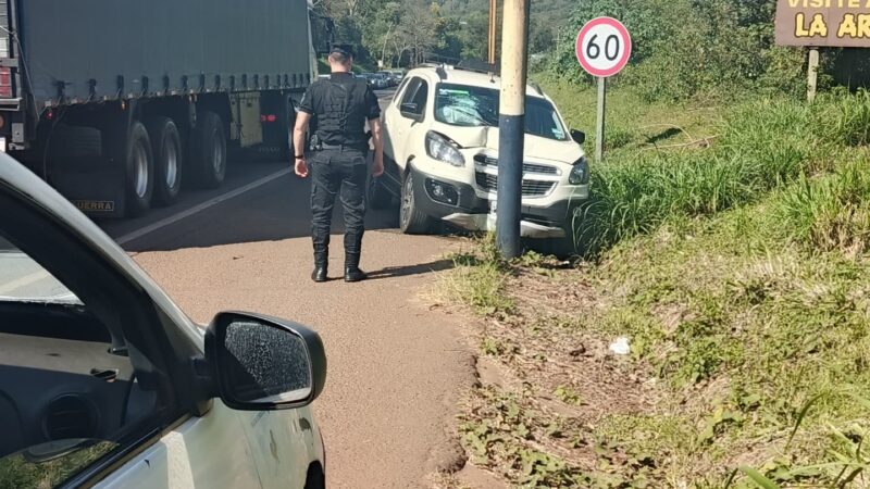 Tuvo un pico de presión, se descompensó y colisionó una farola
