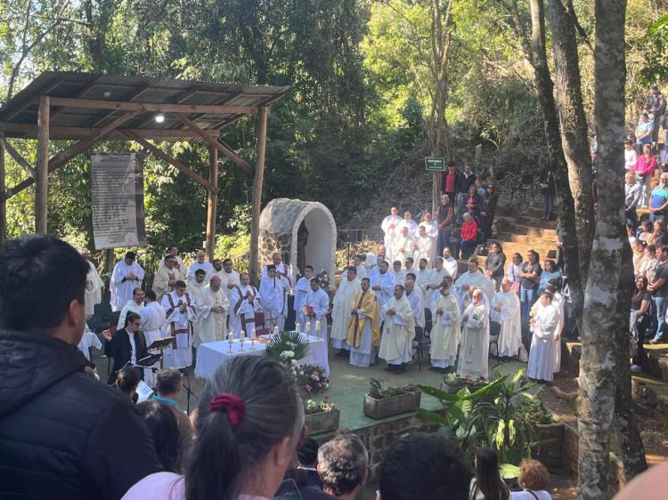 Cientos de fieles peregrinaron al santuario de Santa María del Yguazú