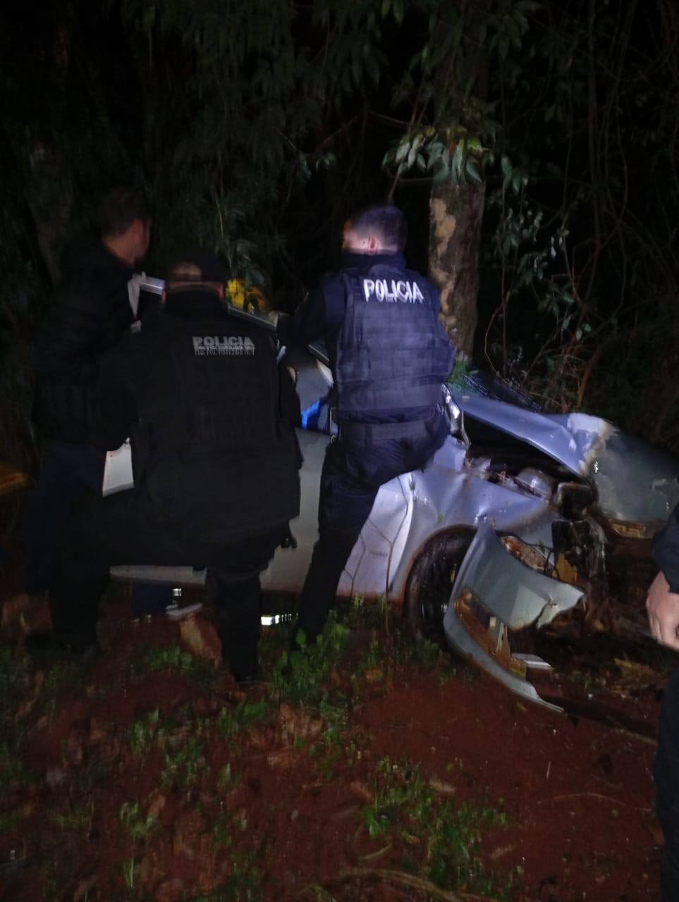 Puerto Esperanza: borracho despistó con su vehículo, uno de sus acompañantes lucha por su vida