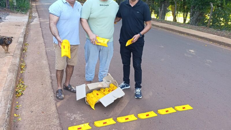 Cansados de las picadas en las calles del barrio consiguieron los reductores de velocidad, pero no tienen autorización para instalarlos