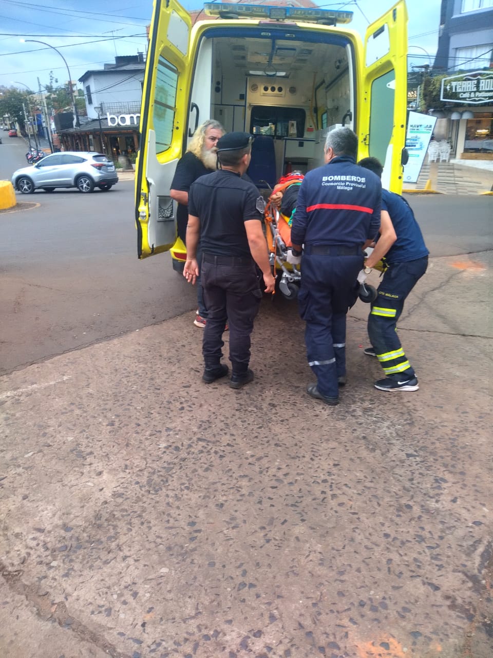 Brasileño sufrió lesiones gravísimas tras una pelea frente a un bar en Puerto Iguazú: el agresor está detenido