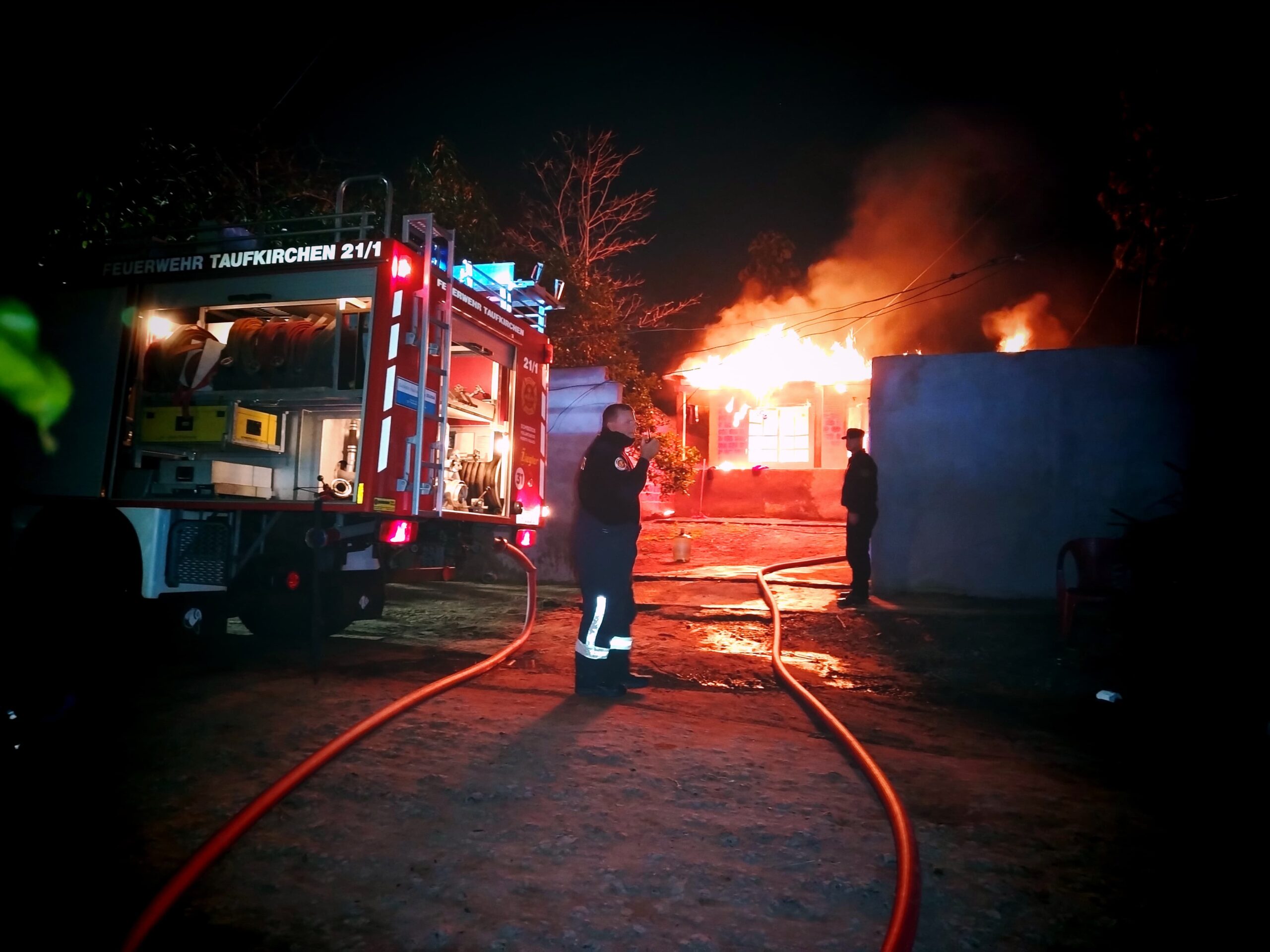 Una familia con una bebe por nacer se quedó con lo puesto tras el incendio de su vivienda