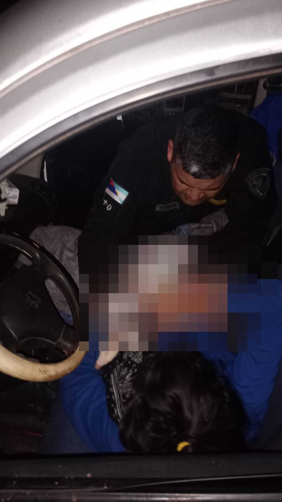 Iguazú: policías asistieron a un parto de un bebe prematuro en un automóvil  