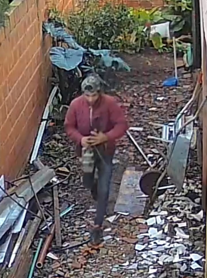 Inseguridad: a plena luz del día se llevó una bomba de agua