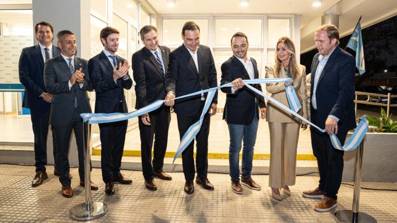 Valdés inauguró la refacción integral de la sucursal del Banco de Corrientes en Ituzaingó