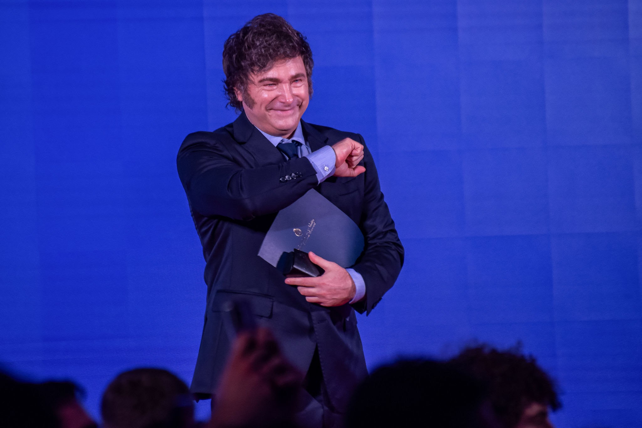 Milei vetó el aumento a jubilaciones y la ley de emergencia en discapacidad