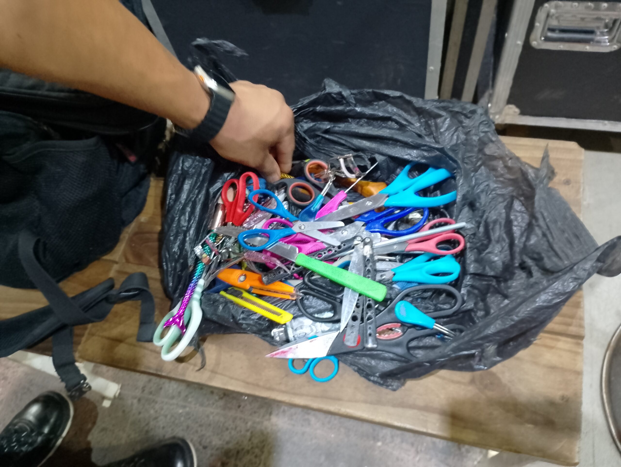 Varios estudiantes fueron a festejar el cierre de la estudiantina con elementos cortantes