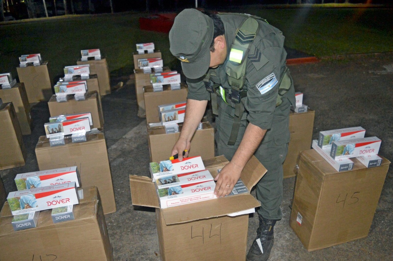 Contrabando de cigarrillos: Gendarmería allana una vivienda.