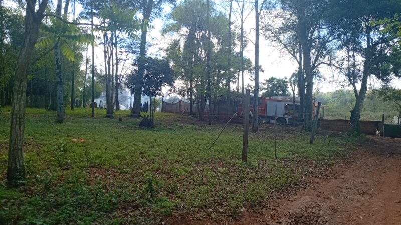 Iguazú: Una familia numerosa se quedó con lo puesto tras incendiarse su vivienda