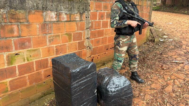 Incautaron más de 28 kilos de droga abandonada en un camino cerca de la costa del rio