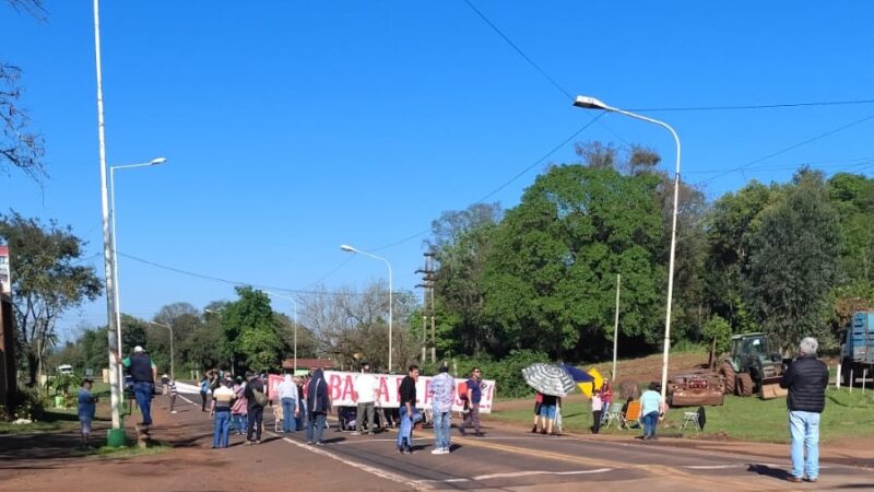Montecarlo: docentes del MPL cortaron la Ruta Nacional 12 y el tránsito fue desviado