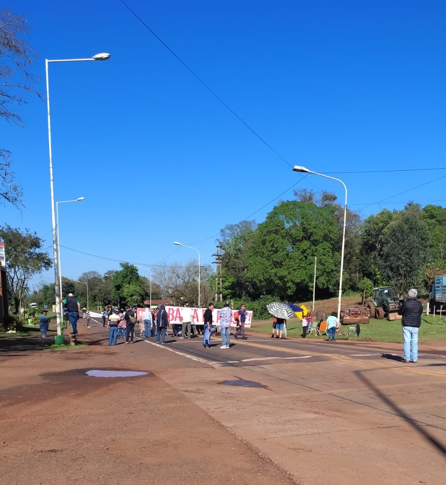 Montecarlo: docentes del MPL cortaron la Ruta Nacional 12 y el tránsito fue desviado