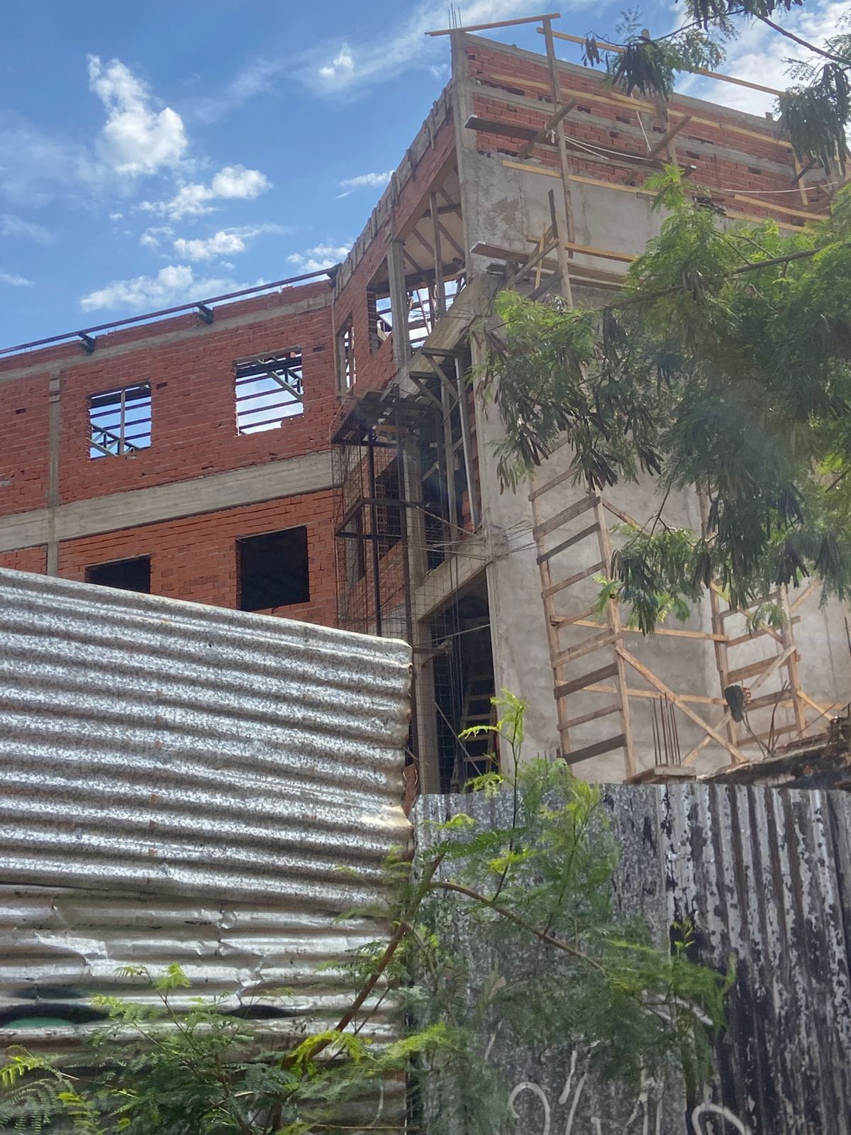 La muerte de un obrero dejó en evidencia la informalidad en una construcción