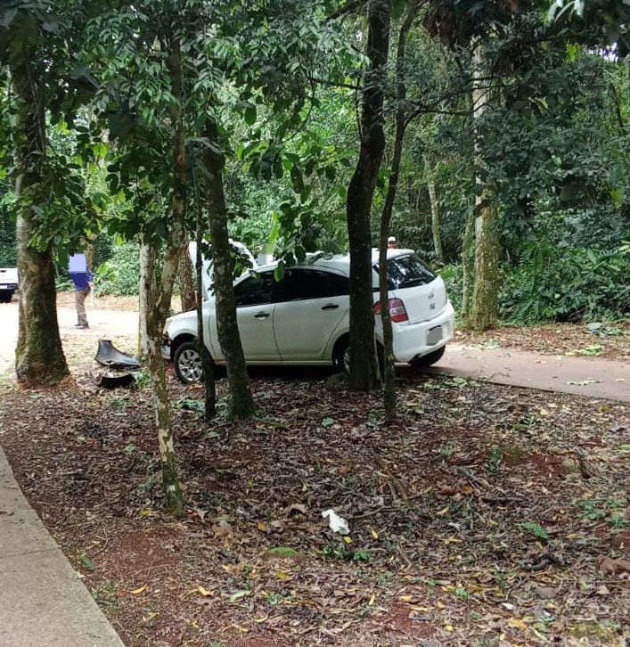 Una mujer resultó herida tras despistar con su automóvil en la zona de las 600 Hectáreas de Puerto Iguazú