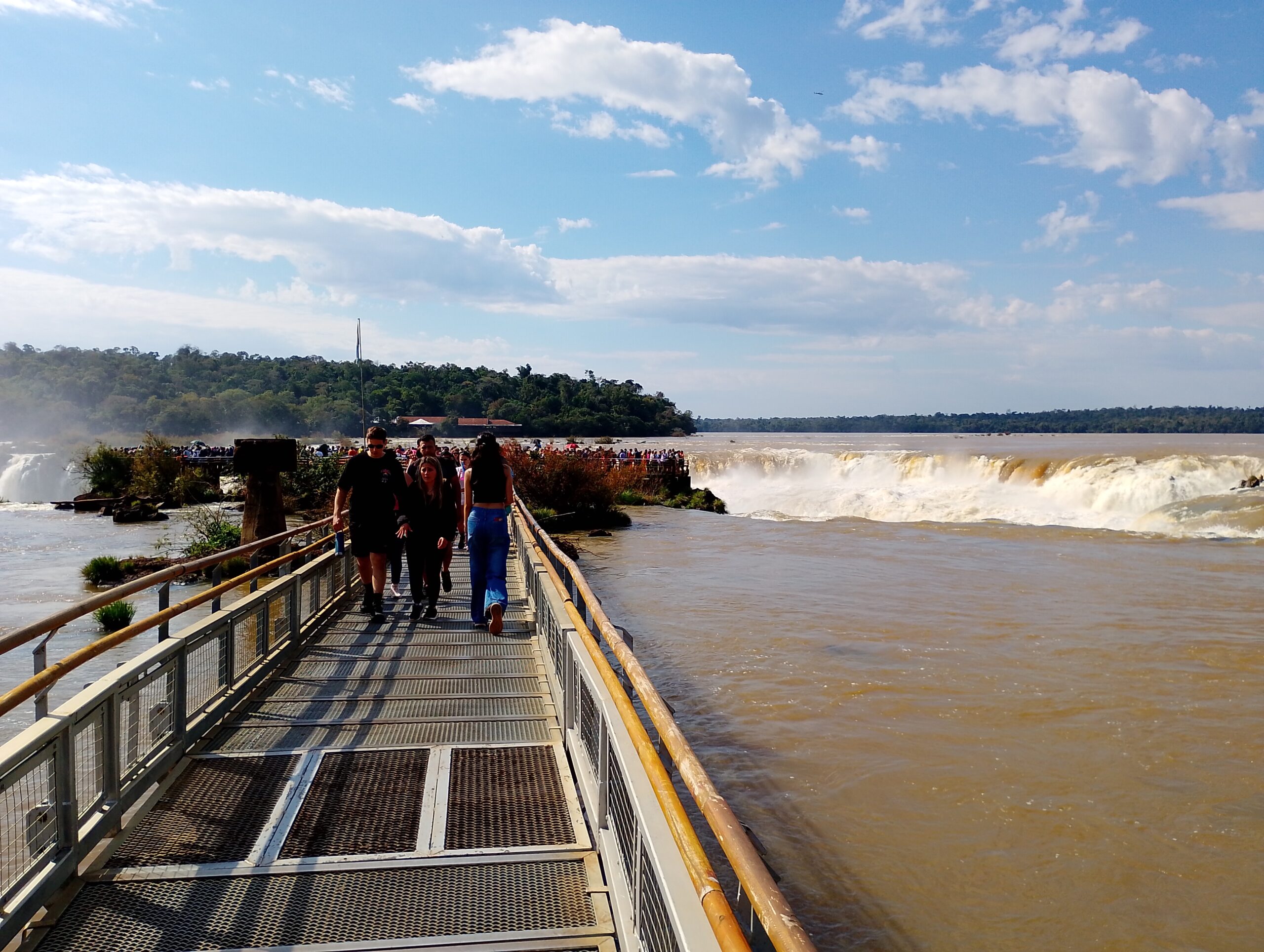 El caudal del rio Iguazú descendió y habilitaron el circuito Garganta del Diablo