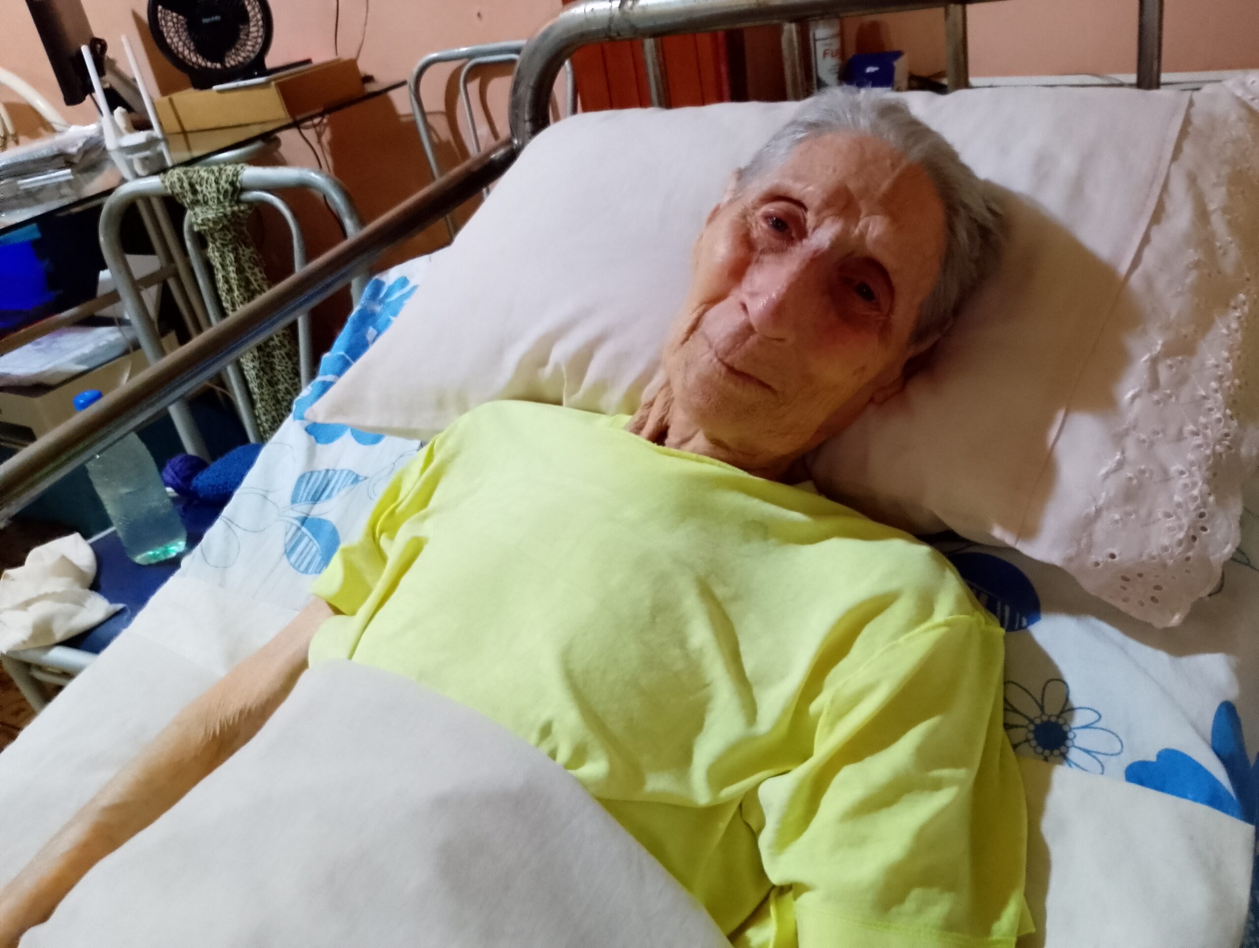 Iguazú: Anciana de 99 años postrada en una cama clama por justicia para vivir en paz