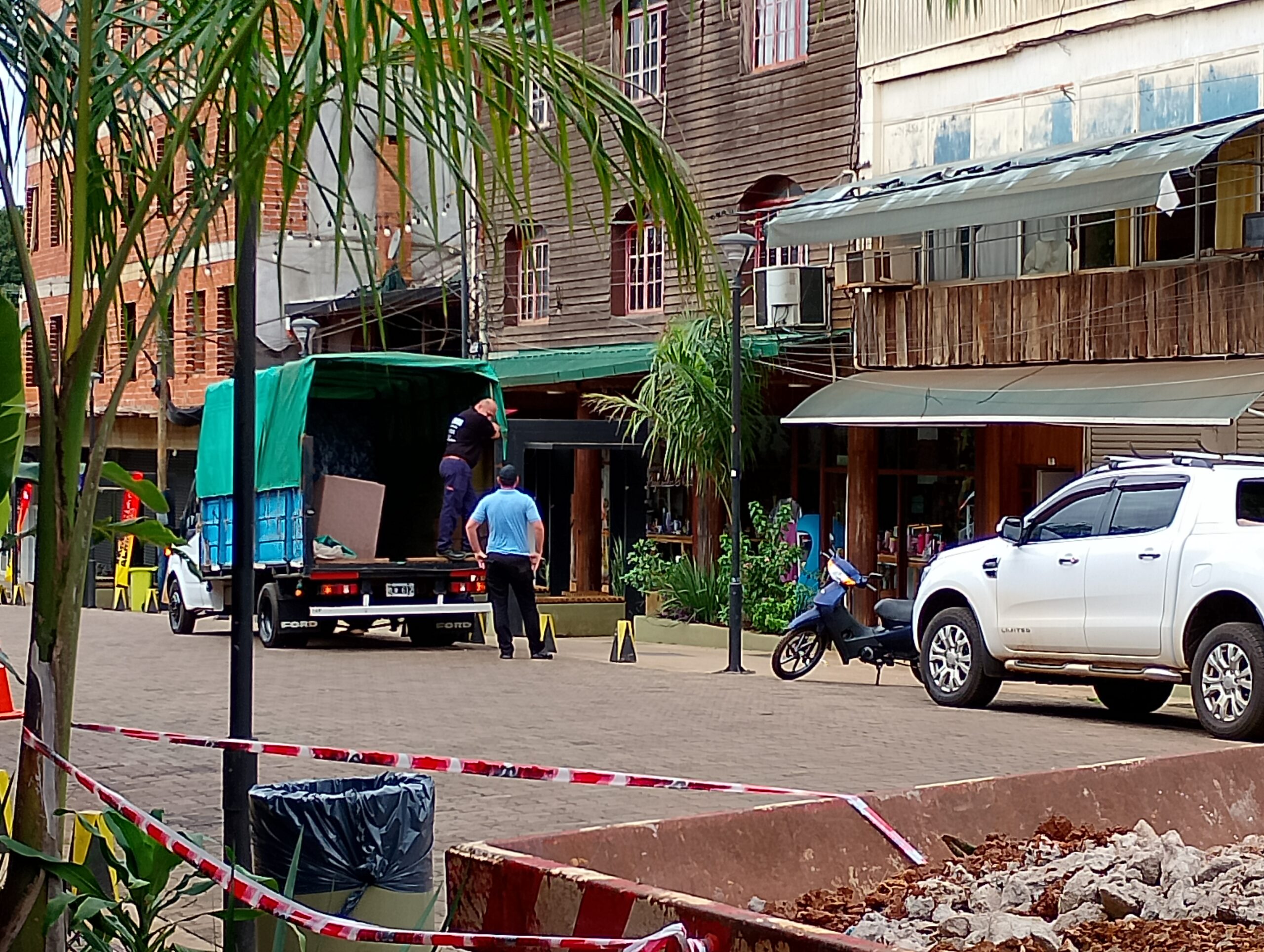 Finalmente, Doña Tola recuperó la paz, su nieto retiró sus cosas de la propiedad