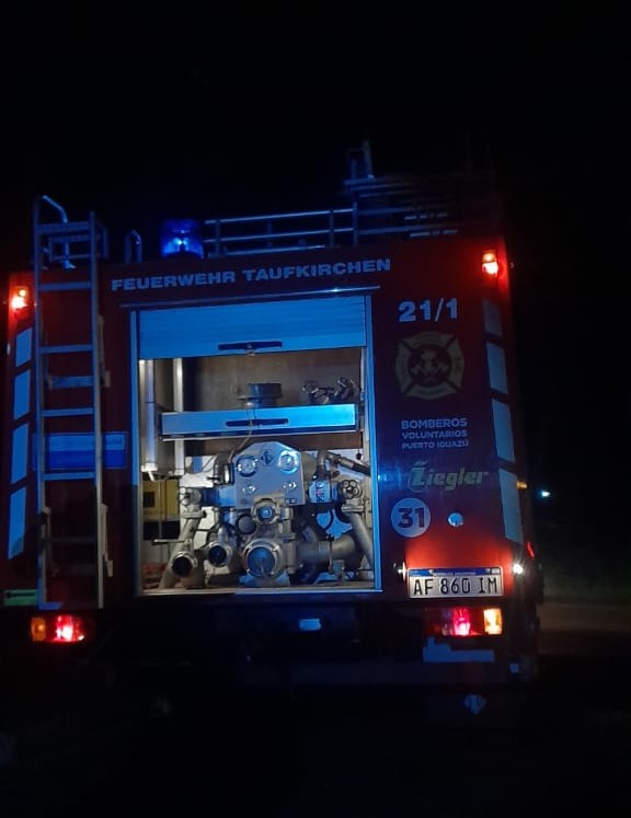 Vecinos y los Bomberos Voluntarios evitaron que un taller de motos fuera consumido por un incendio