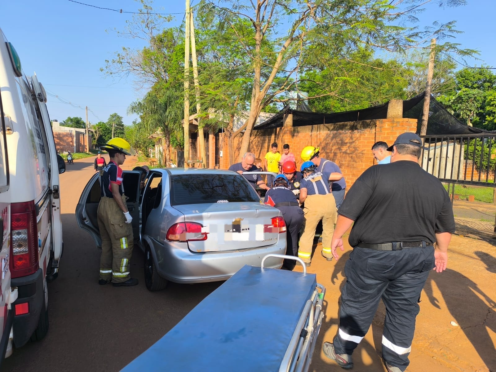 Iguazú: Un hombre cayó en el salto Mbocay y fue rescatado por los lugareños