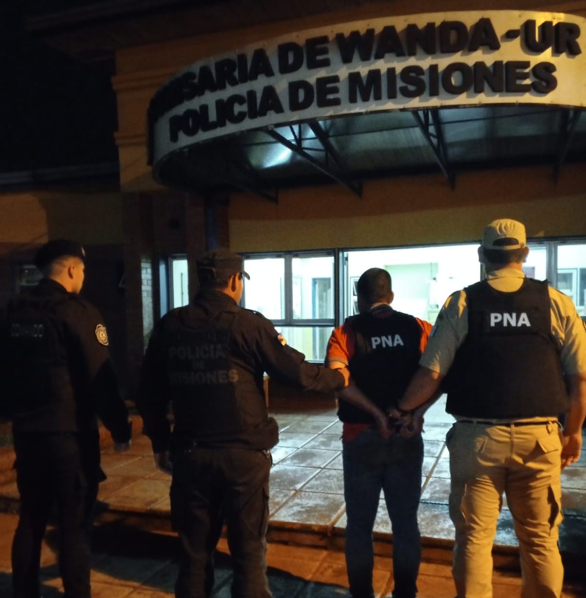 Wanda: capturan a un paraguayo armado que intentó ingresar ilegalmente a Misiones en una canoa