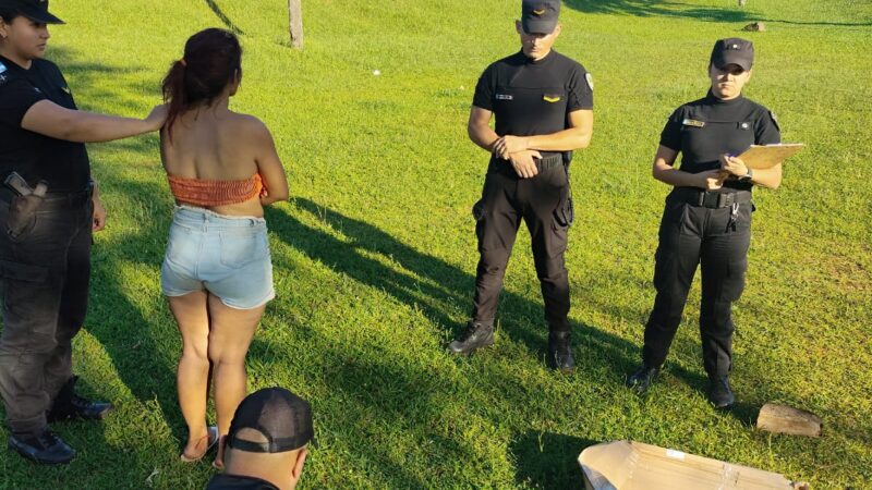 Una madre usaba a sus hijos para disimular la venta de droga: escondía en sus juguetes 167 dosis de cocaína