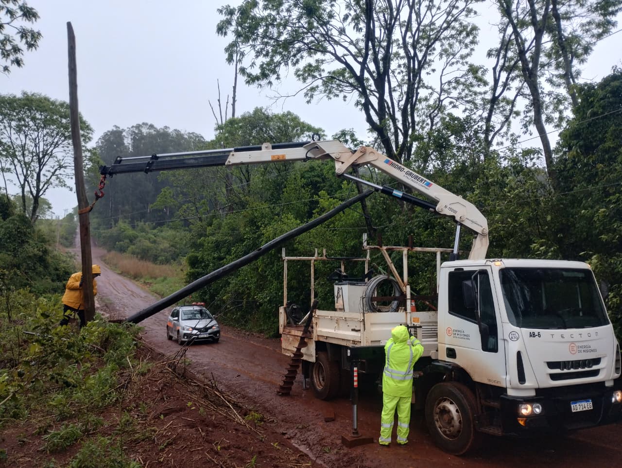 Operario de Energía Misiones sufrió una descarga eléctrica en Candelaria