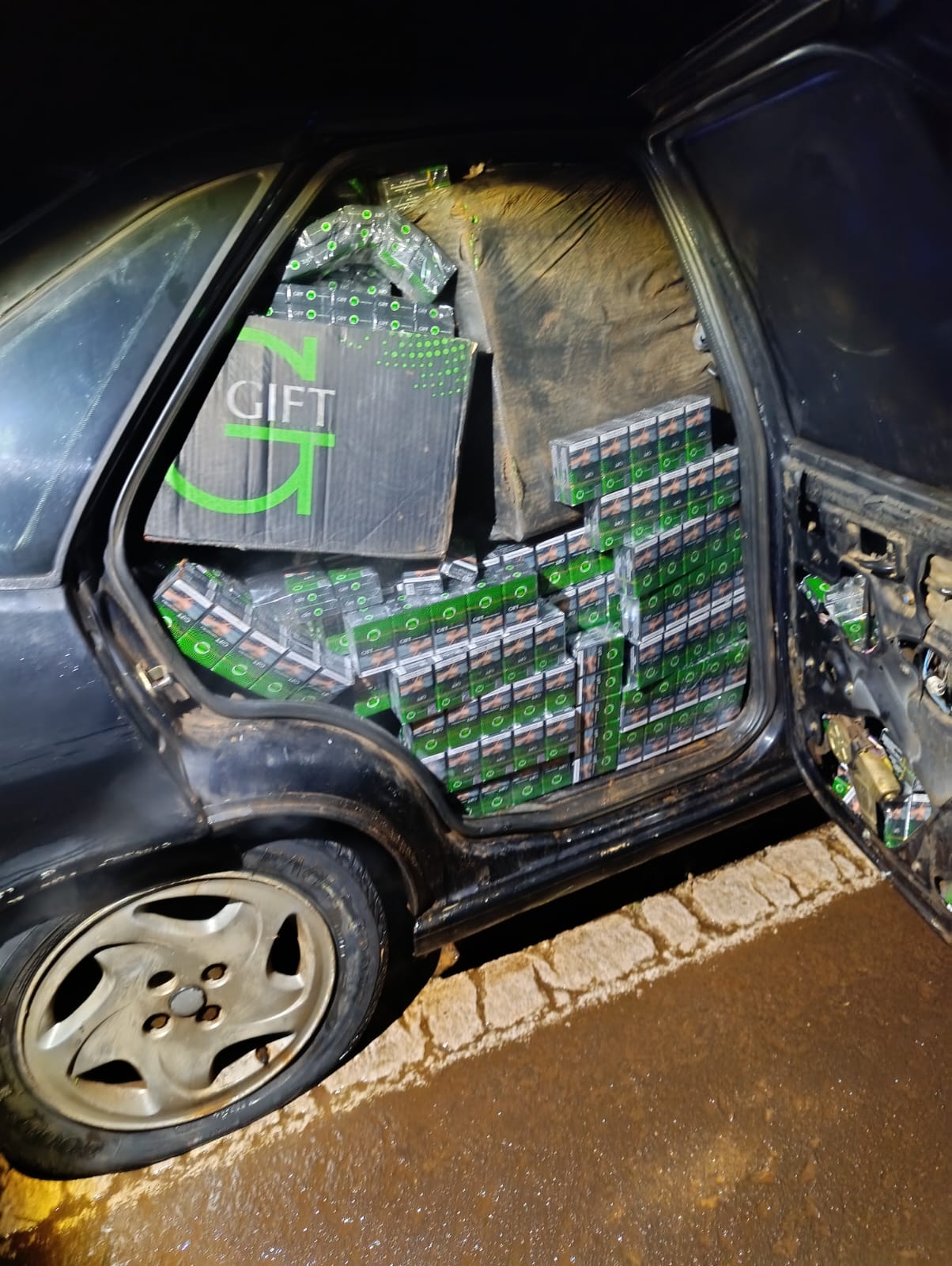 Infantería secuestró un auto brasileño cargado con cigarrillos de contrabando