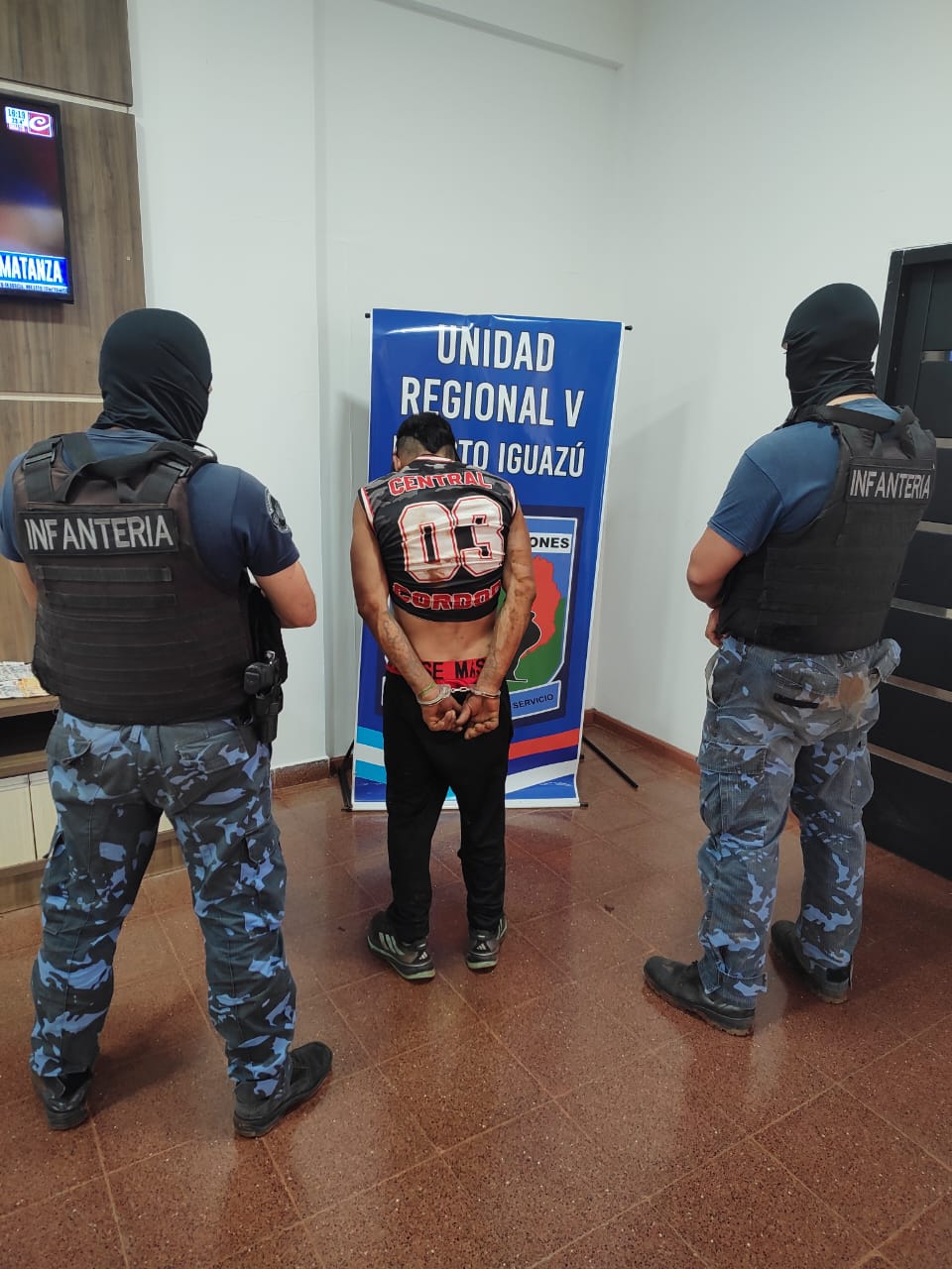 Ingresó a un hotel en construcción para robar, amenazó al cuidador con una réplica de arma y fue atrapado por la Policía