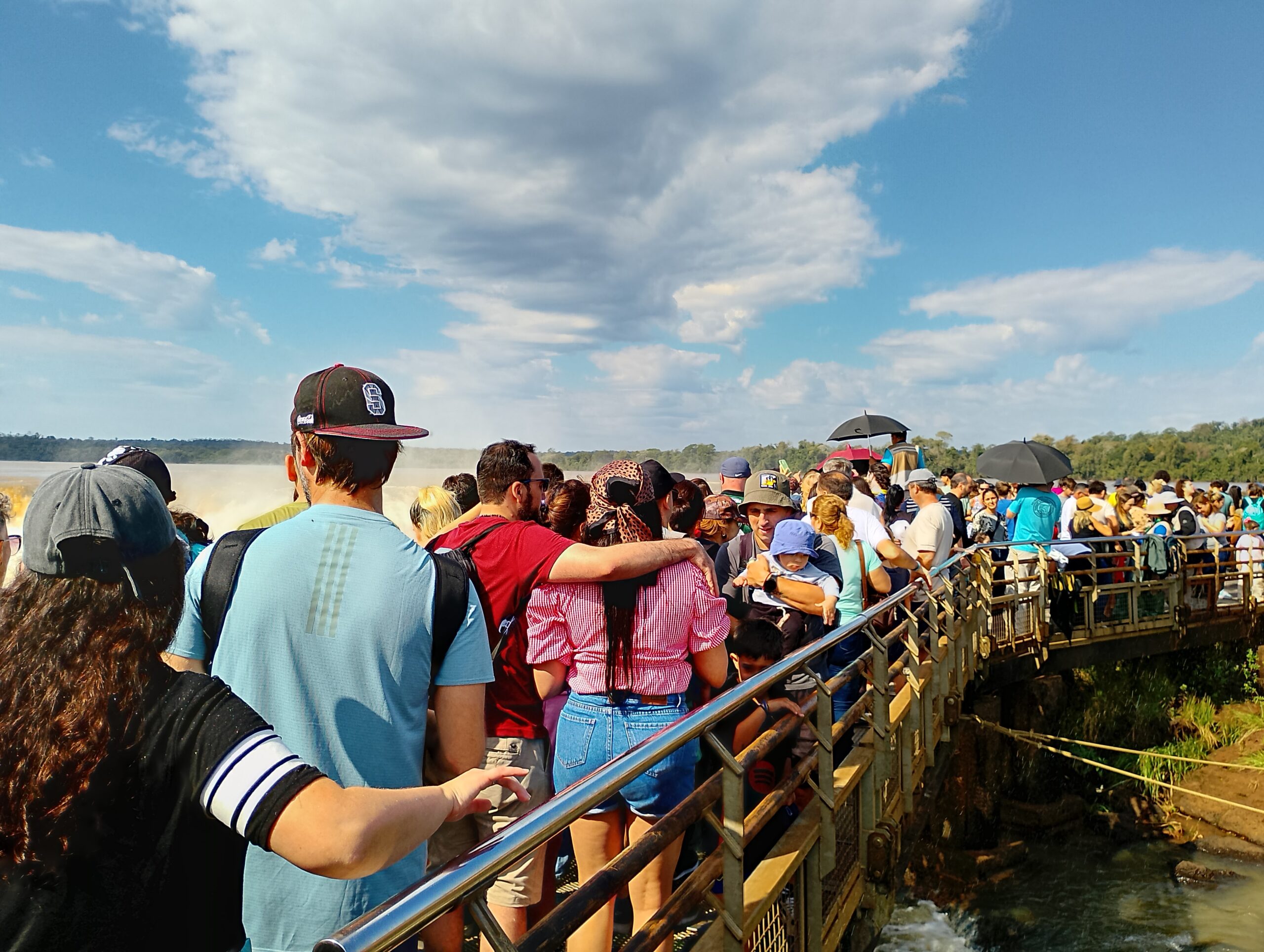 Más de 18 mil turistas ingresaron a cataratas en lo que va del fin de semana largo