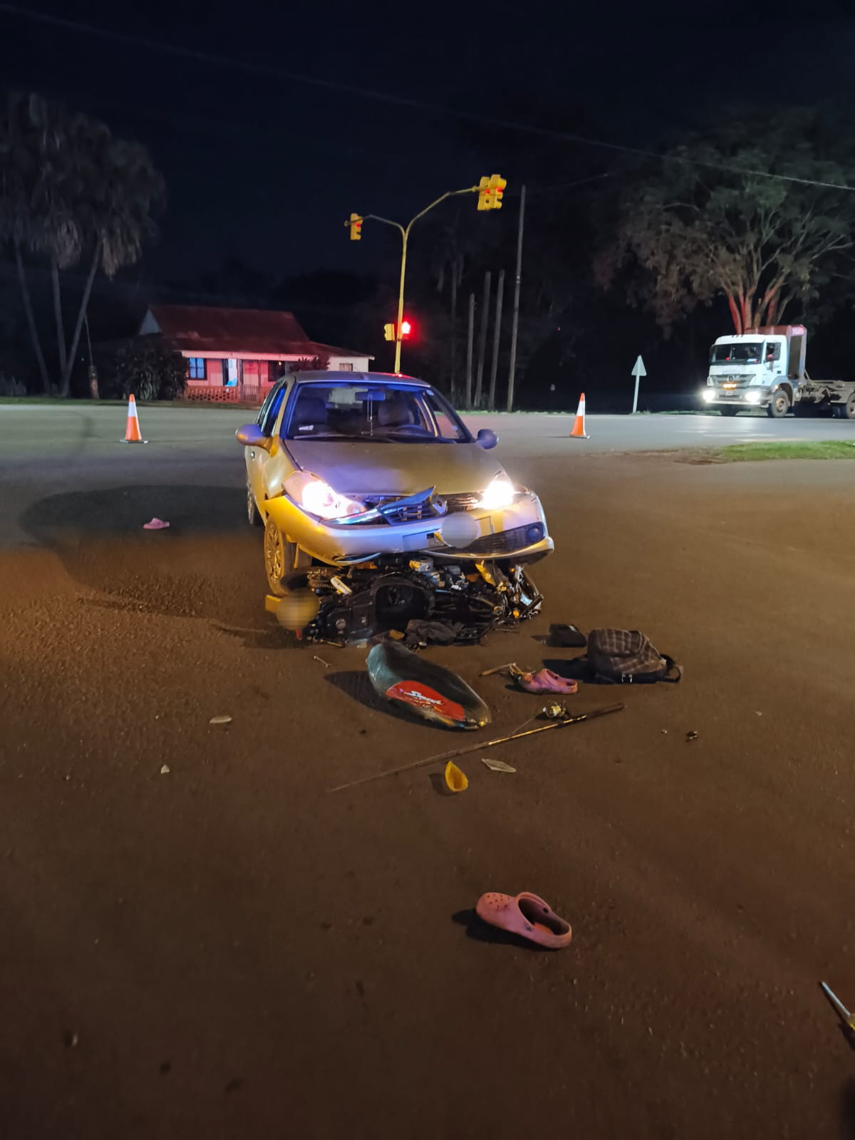 Una joven falleció y un adolescente resultó gravemente herido tras un siniestro vial en Wanda