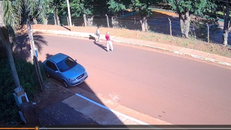 Golpeo a su ex en la calle y se llevó prendas de ropas que tenía la mujer a la venta