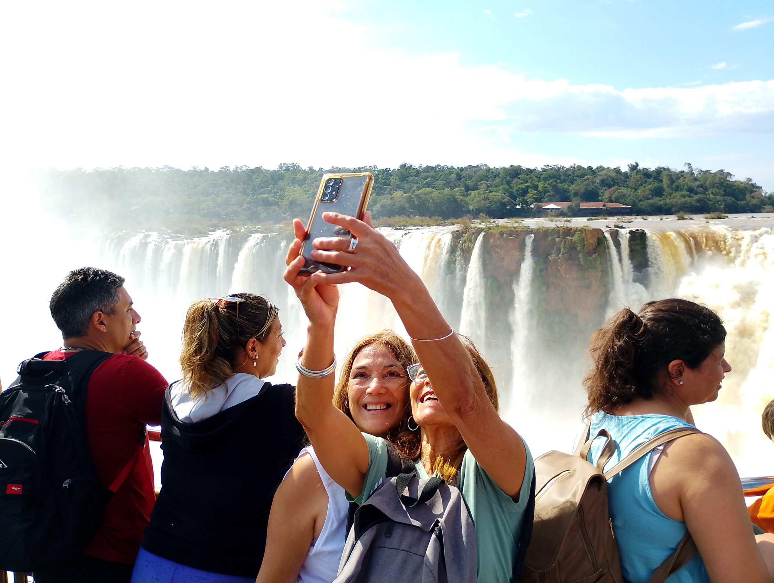 Movimiento turístico regular en Iguazú durante el fin de semana largo