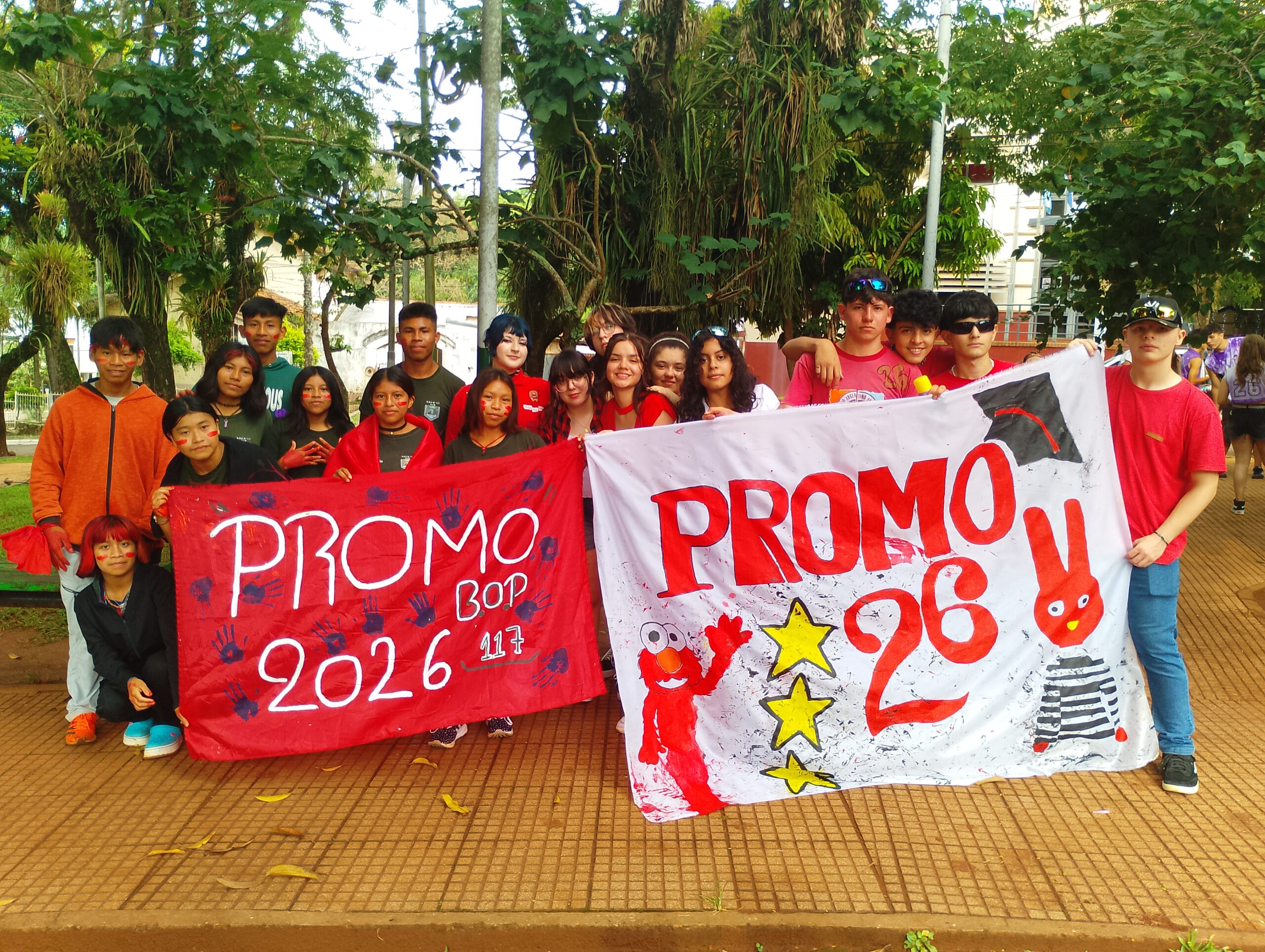 Banderazo Promo 2026: Alumnos promovidos a 5 y 6to año de las escuelas secundarias celebraron