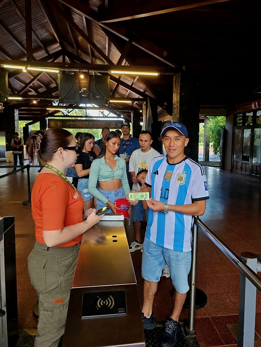 El Parque Nacional Iguazú agasajó a los primeros visitantes del 2026